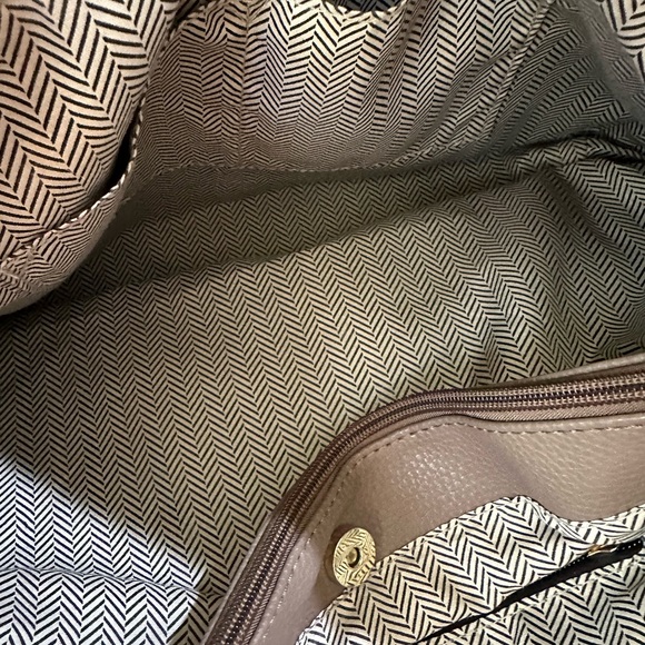 Mathew And Julian vegan leather shoulder bag - Picture 3 of 9